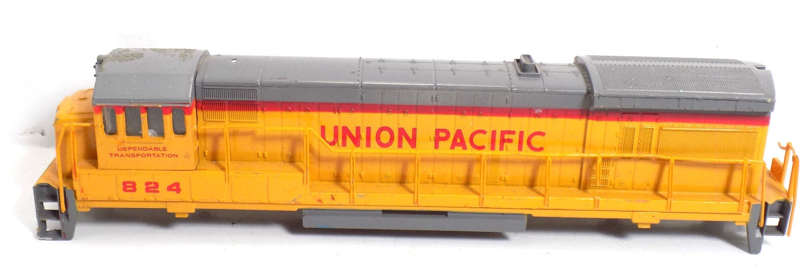HO / UNBRANDED / UNION PACIFIC / DIESEL LOCOMOTIVE #824 / SHELL / BODY / PARTS