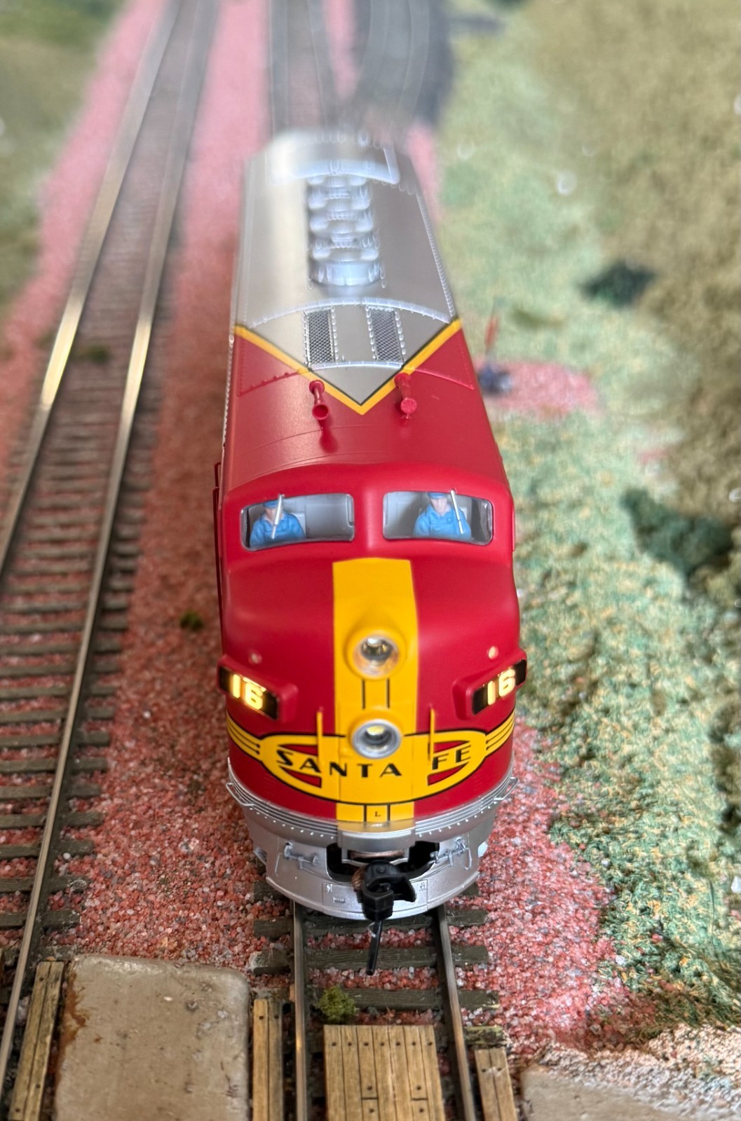 HO Walthers Proto 2000 Modernized F3A Santa Fe #16-L. Factory DCC/Sound. NIB