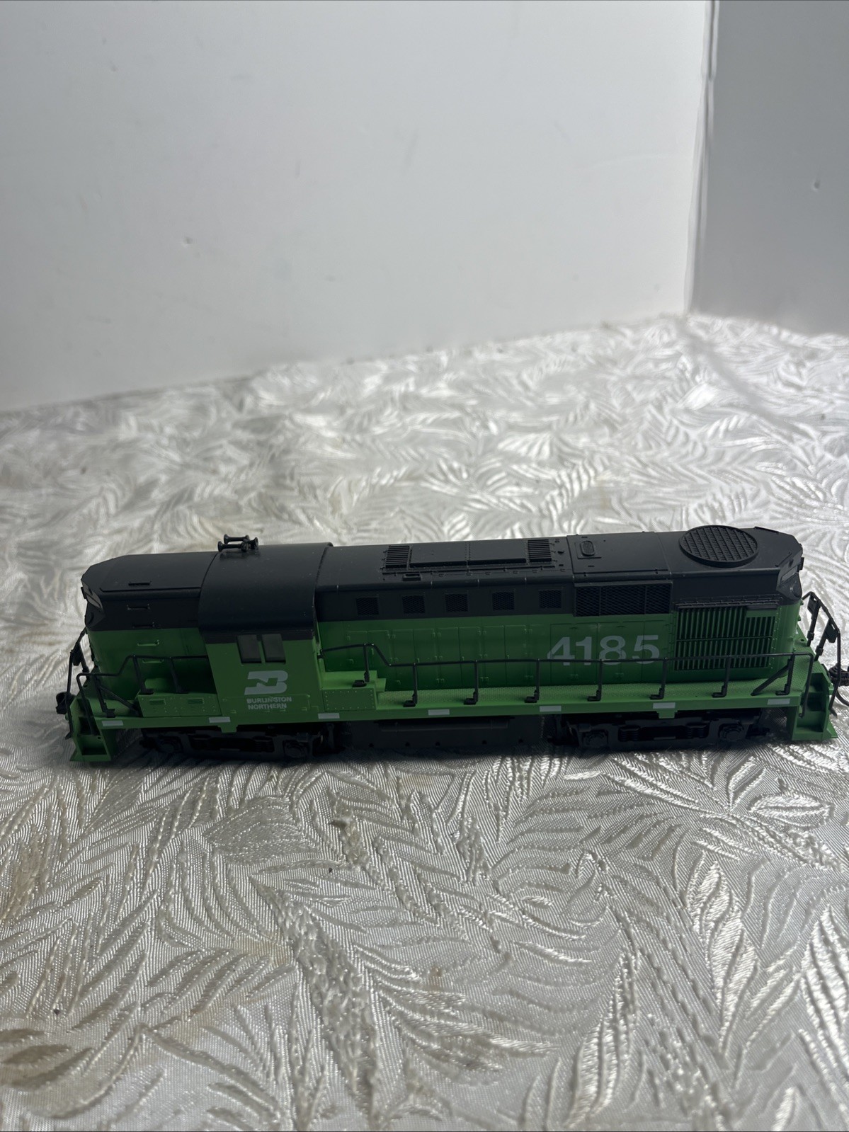 Atlas Kato HO Scale 1:87 Burlington Northern #4185 BN RS-11 Diesel Locomotive