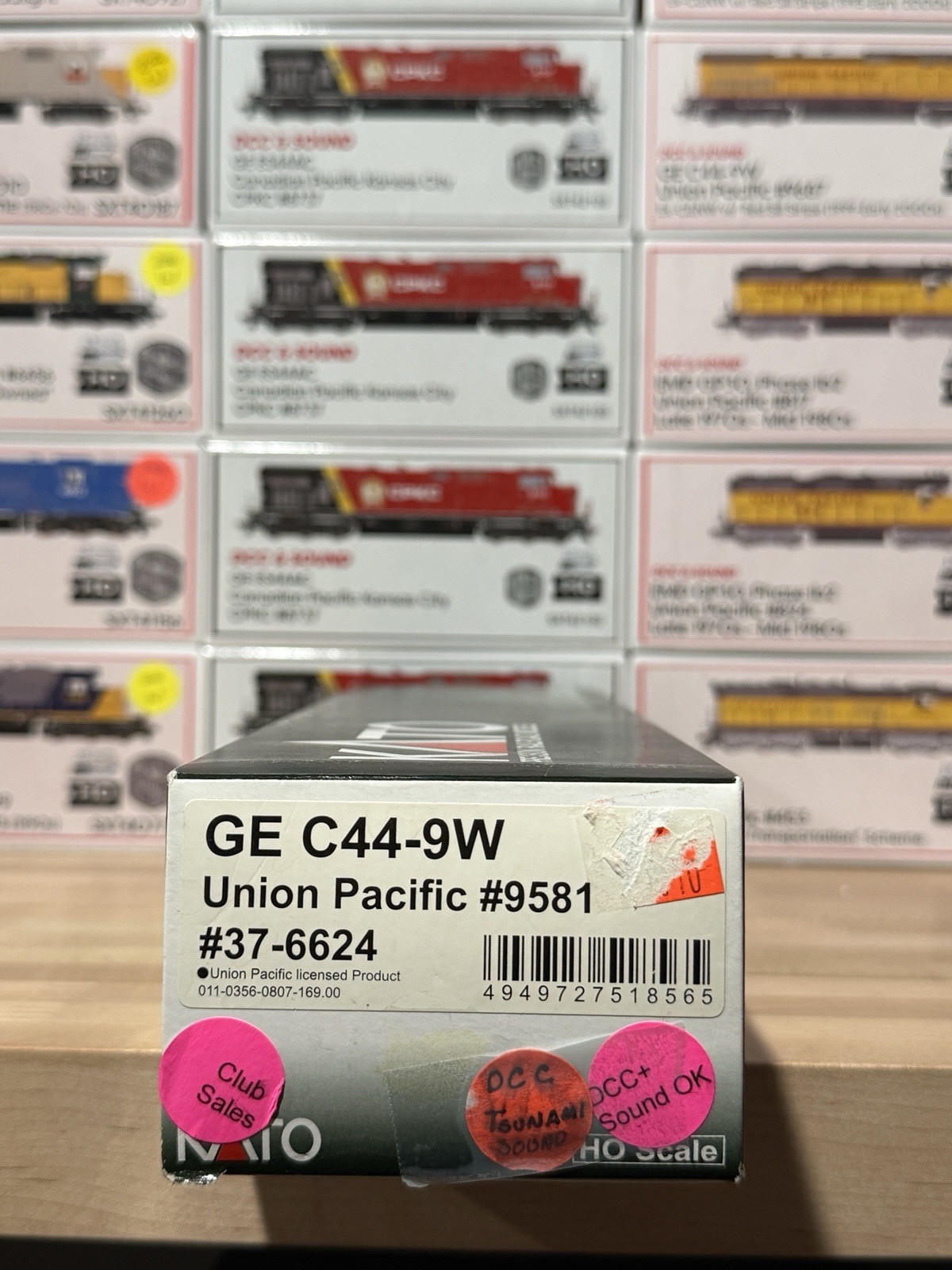 KATO HO GE C44-9W Union Pacific #9581 DCC& Tsunami Sound Lightly Used