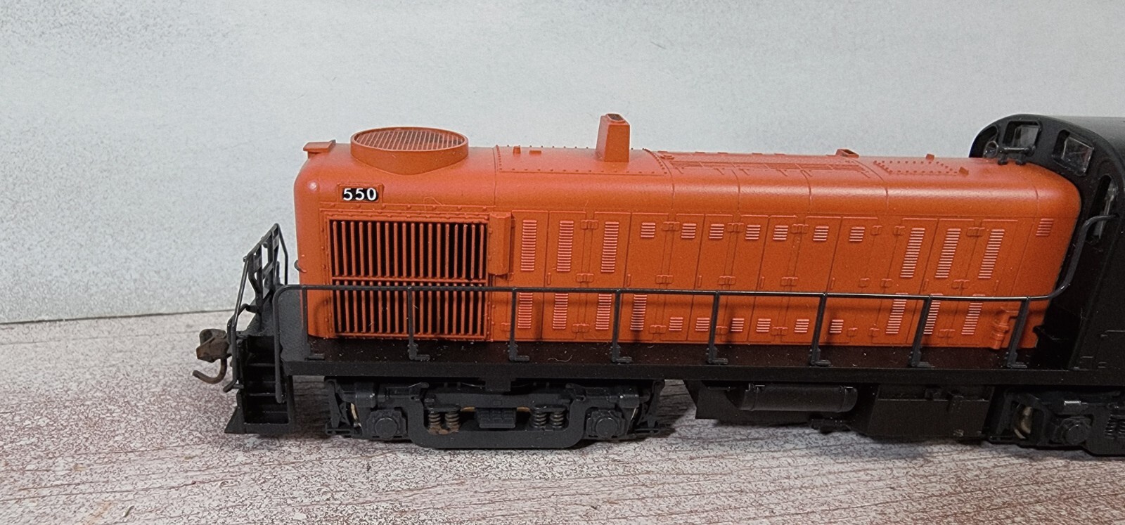 New Haven Railroad ALCO RS-3 Diesel Locomotive 550 Atlas Kato Drive HO Scale