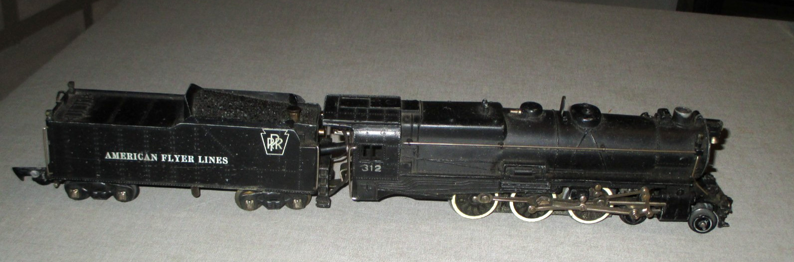 1940’S AMERICAN FLYER 312 PACIFIC-STEAM LOCO & TENDER-PRR & 3 NEW HAVEN CARS