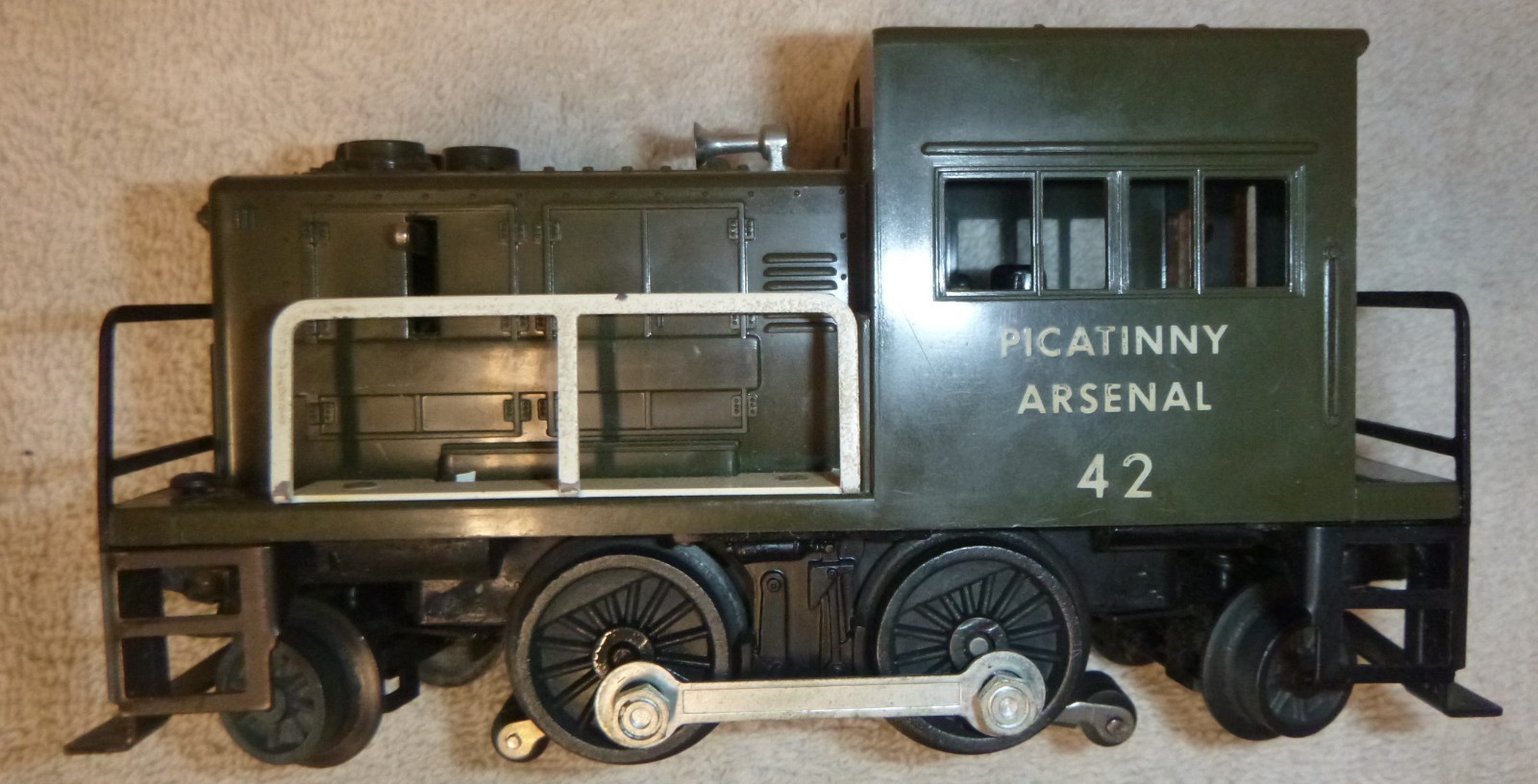 Lionel 42 Picatinny Arsenal switcher – perfect struts – OB and instructions