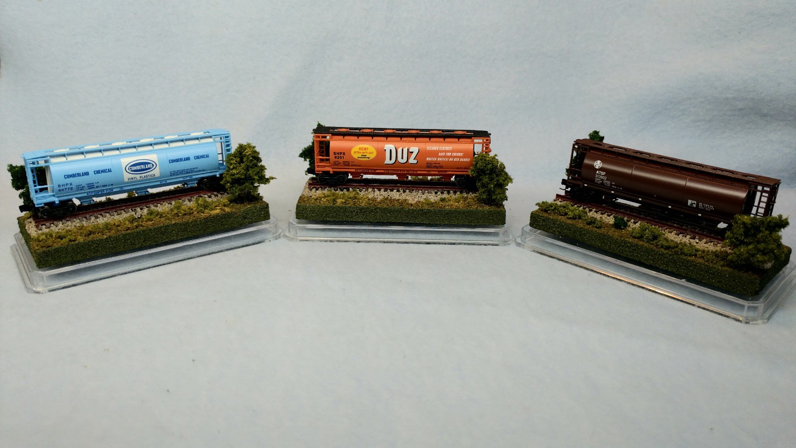 Z SCALE MINI DISPLAY CASES – 3/ PACK – GREAT FOR ALL Z LOCOS OR CARS