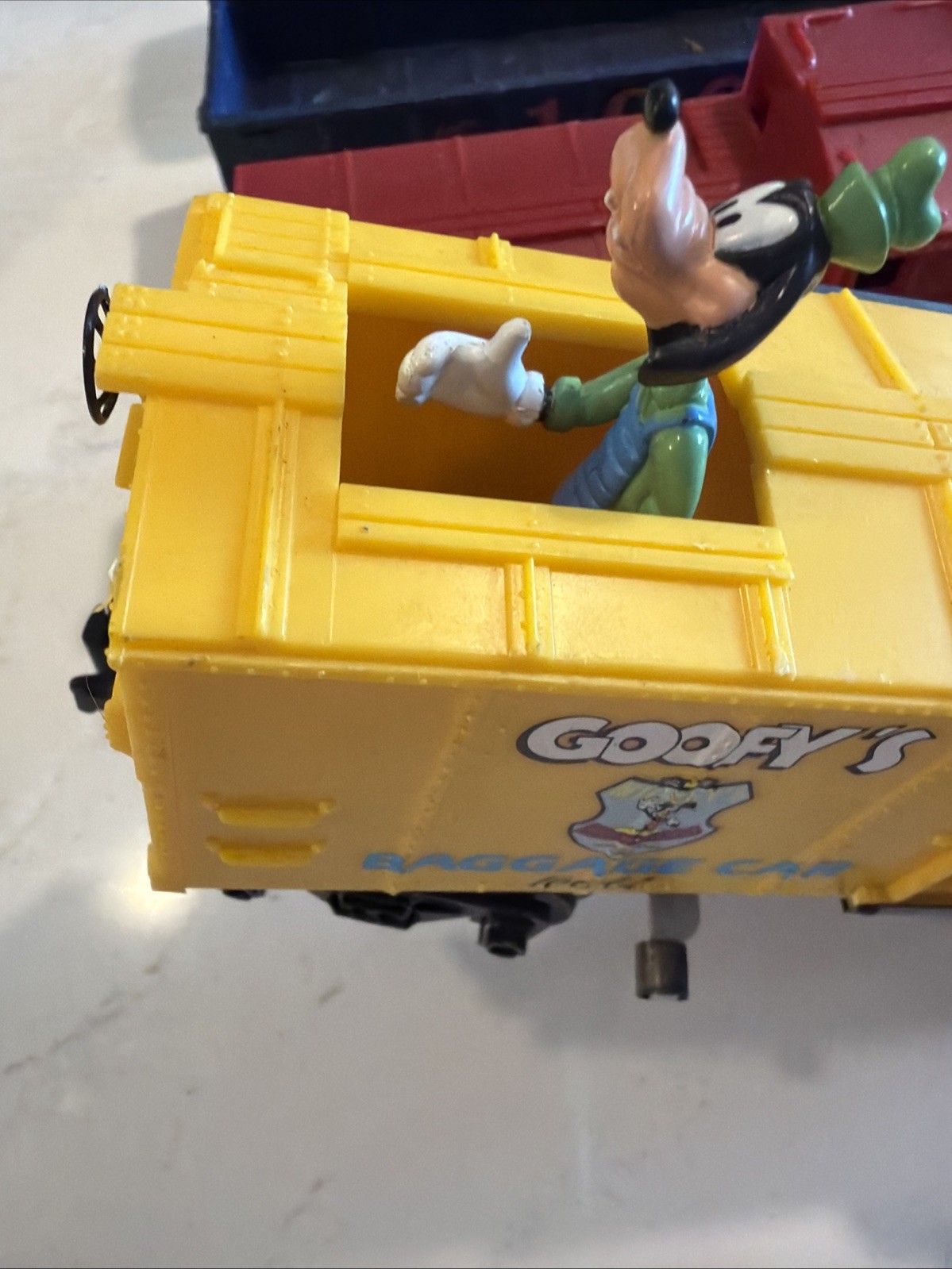 4 Disney Mickeys World Tour Lionel Trains Engine Goofy Baggage, 1001 & Caboose