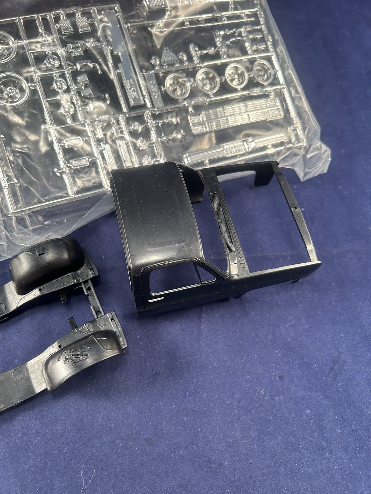 MPC 1/25 1984 GMC Pickup Model Kit Black MPC848 Plastics Car/Truck 1/24-1/25 REA