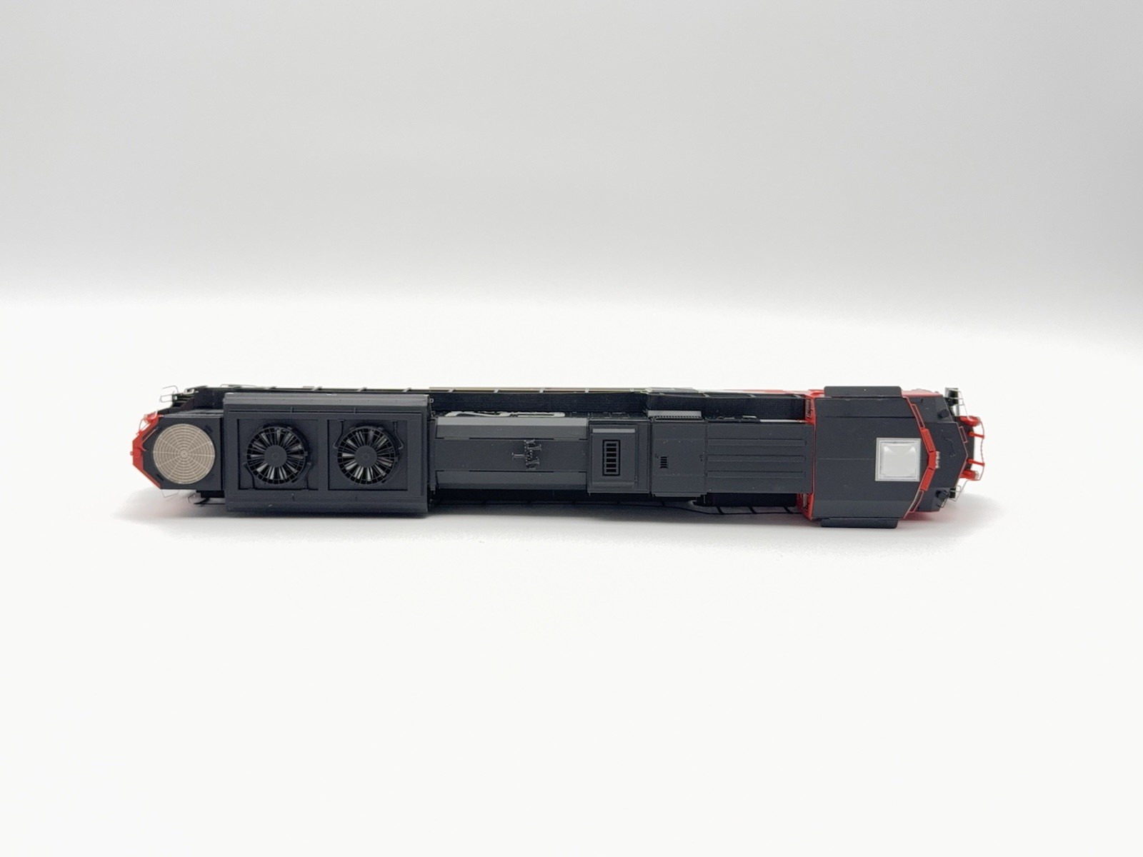 Genesis – HO – CN – EMD SD70M-2 Diesel Loco #8024 – Train G68628
