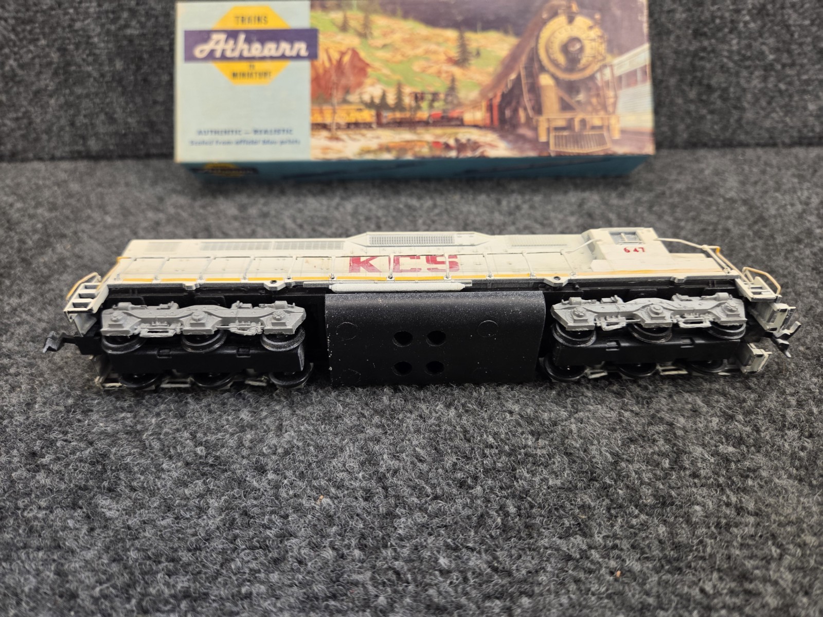 Athearn HO Blue Box Kansas City Southern SD40-2 Engine #647-Unpowered Dummy