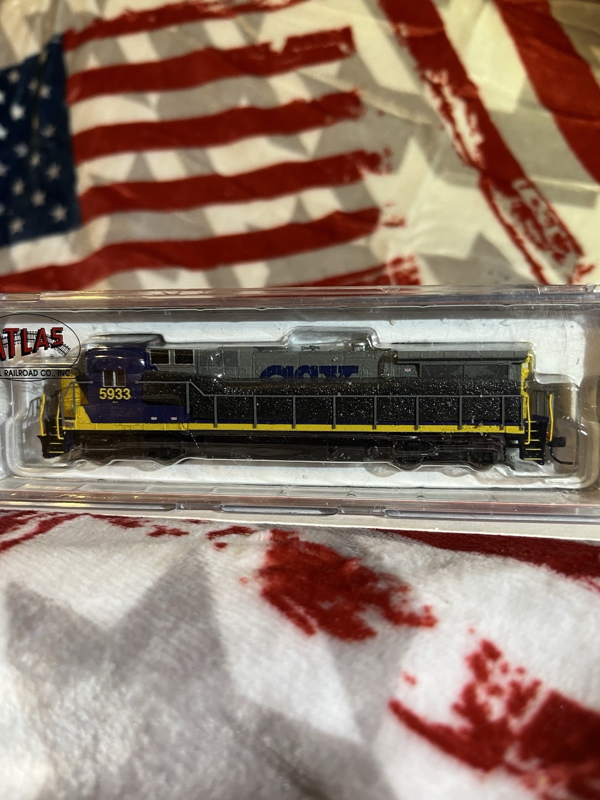 Atlas N Scale #48710 Dash 8-40B CSX # 5933 New In Box. DCC Ready.