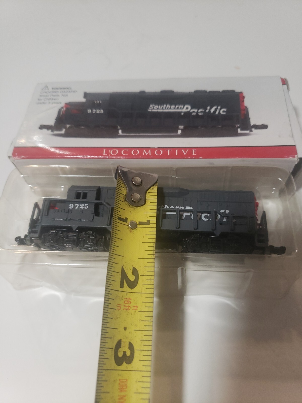 Southern Pacific Locomotive Train 9725 New In Open Package No Motor