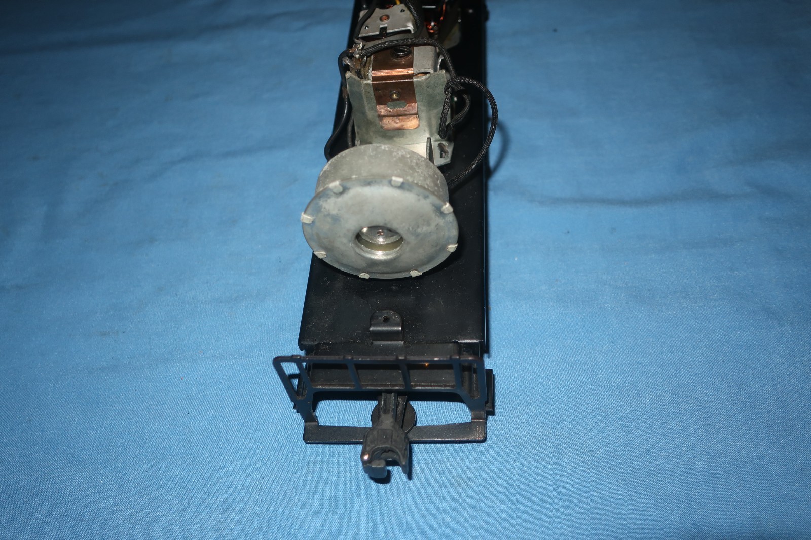 Lionel #600 Series NW2 Diesel Locomotive Motor/Chassis. Runs well.