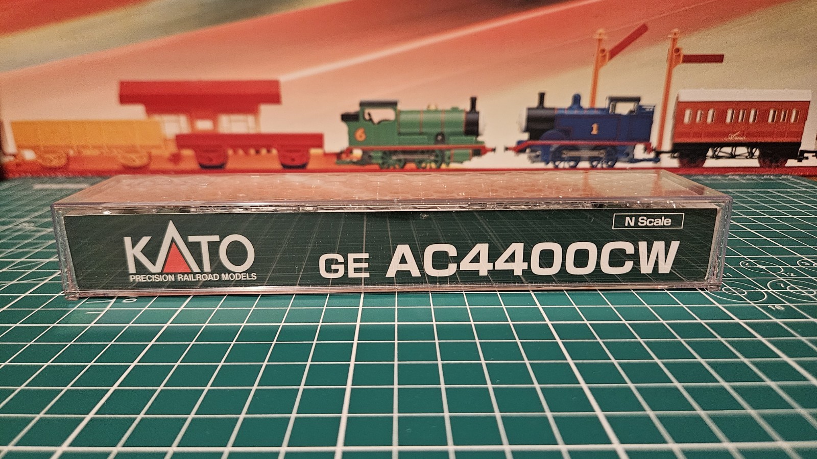 Kato N Scale ~ New 2026 ~ AC4400CW ~ BNSF #5656 ~ DC WORKS + 3 Freight Cars