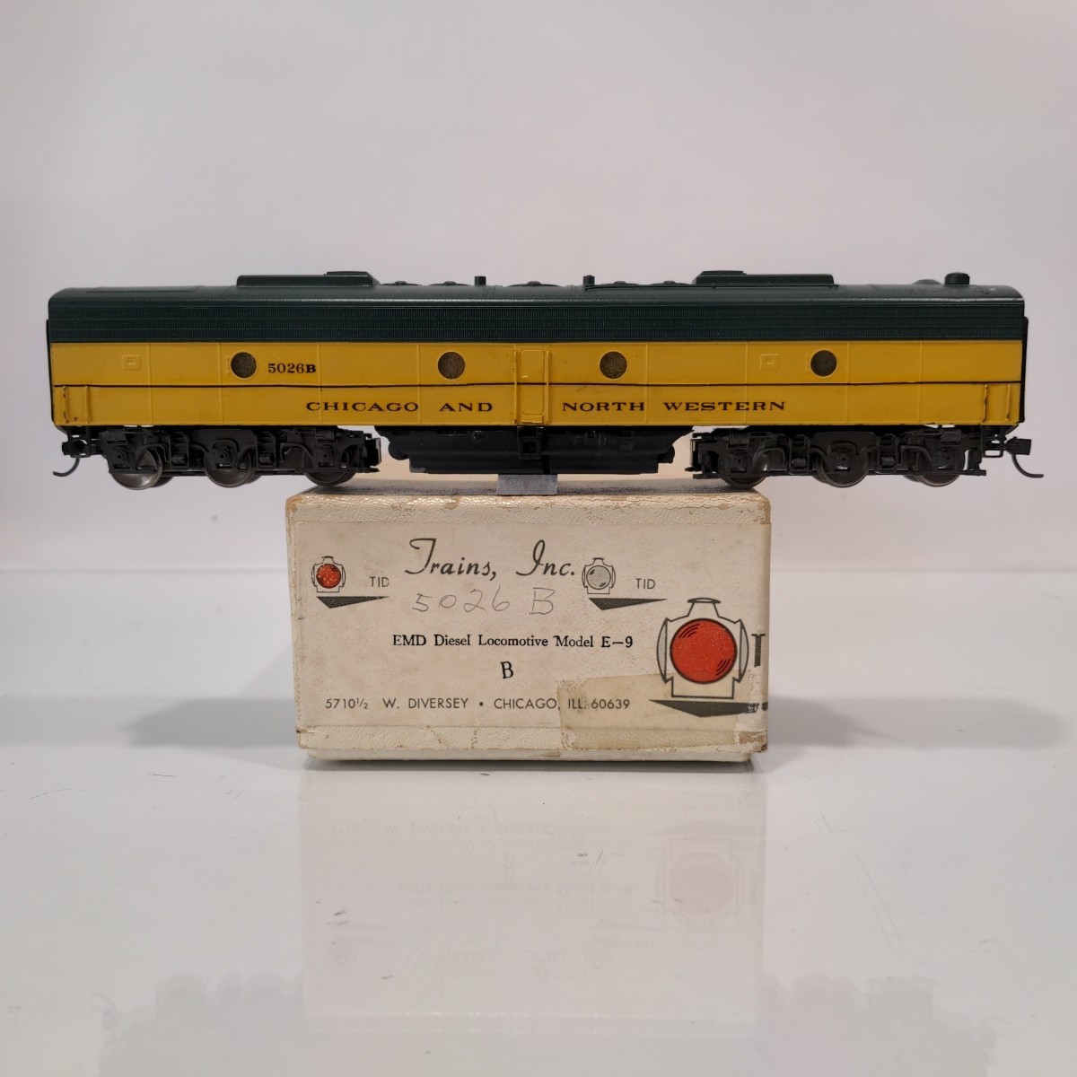 Trains, Inc Brass HO Emd E9B Chicago and North Western CNW 5026B Custom Paint