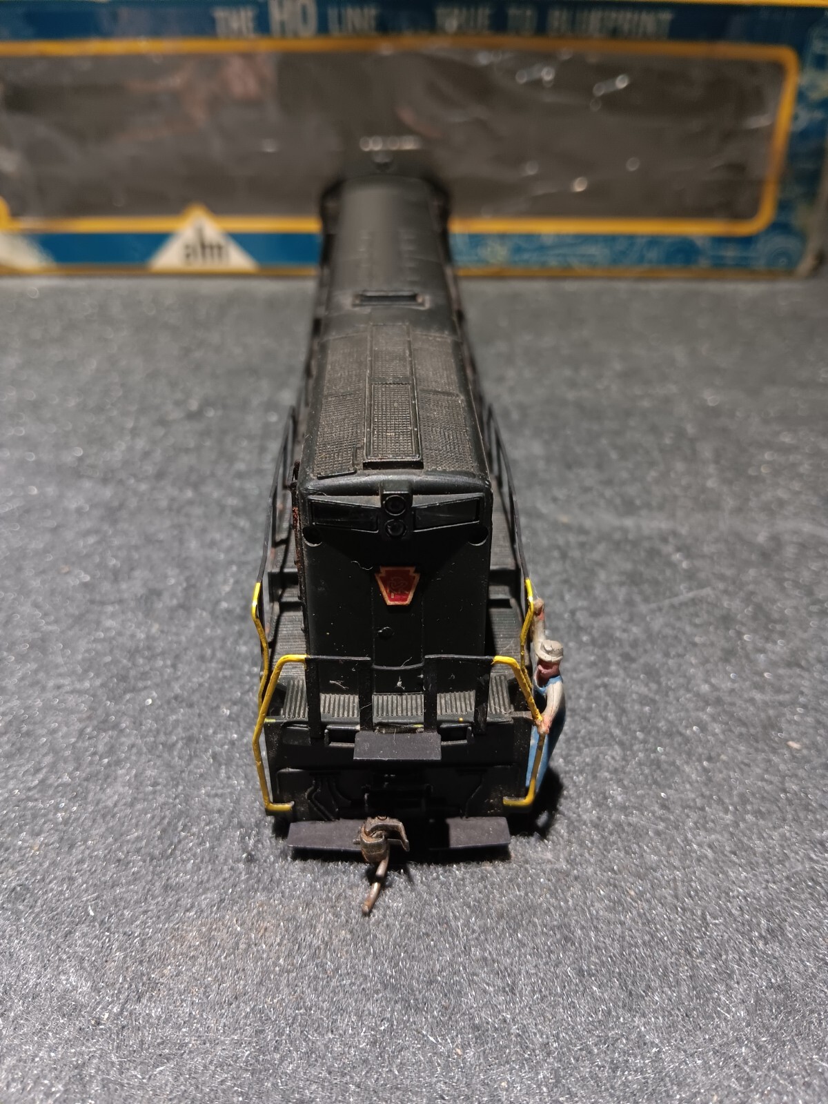 HO AHM 5054 PRR GE Diesel U 25 C, Cab 6500, Kadee Cplrs, Brakeman