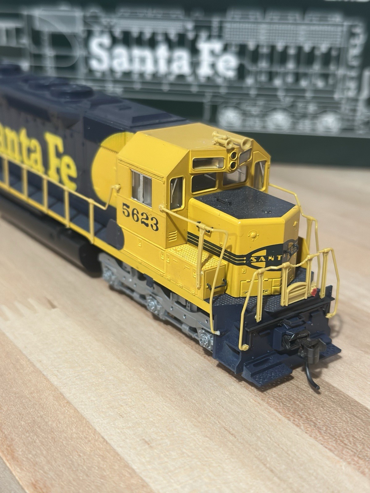KATO HO EMD SD45 Santa Fe Diesel Locomotive DC #5623 USED