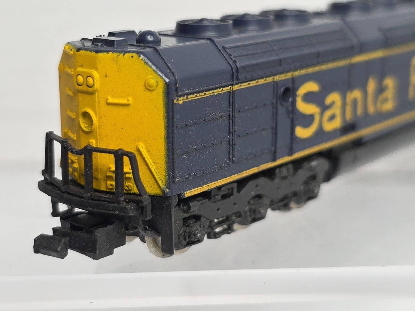 N Scale Lima Santa Fe ATSF 3927 SD-75 Diesel Locomotive Runs Read Description (A
