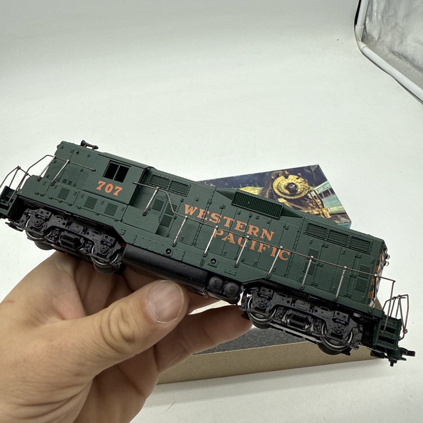 Athearn HO Western Pacific GP9 #707 Diesel Locomotive DC