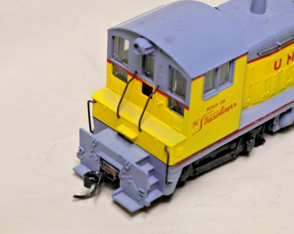 Athearn HO Union Pacific Switcher D.S. 1870 with Kadee Couplers front & rear