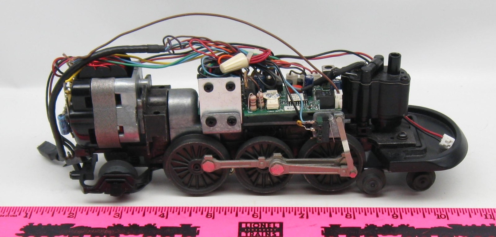 Lionel 4-6-2 Torpedo Steam locomotive Shell and frame assembly