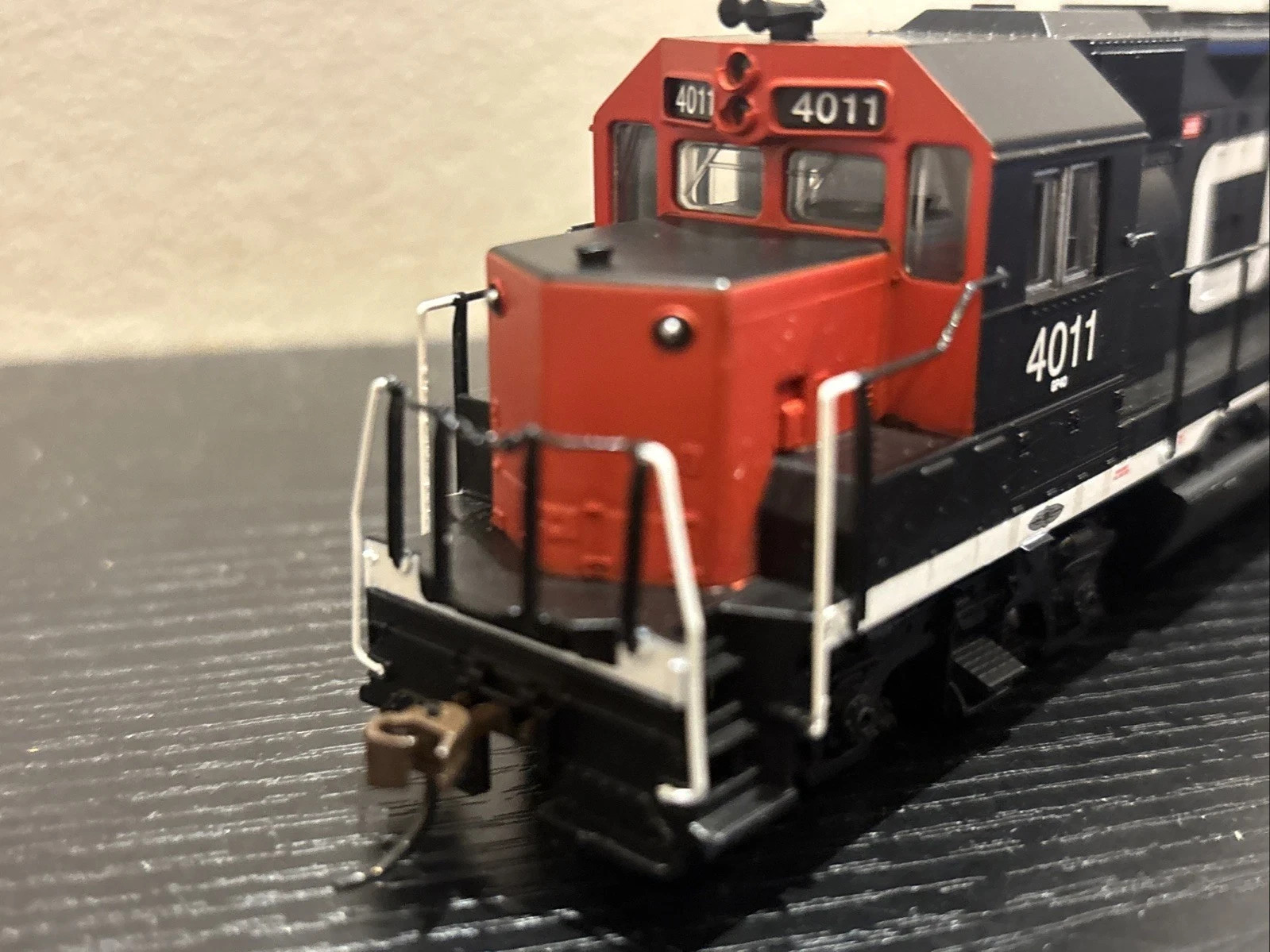 Bachmann HO Scale 60315 EMD GP40 Canadian National CN #4011 DCC On Board – NIB