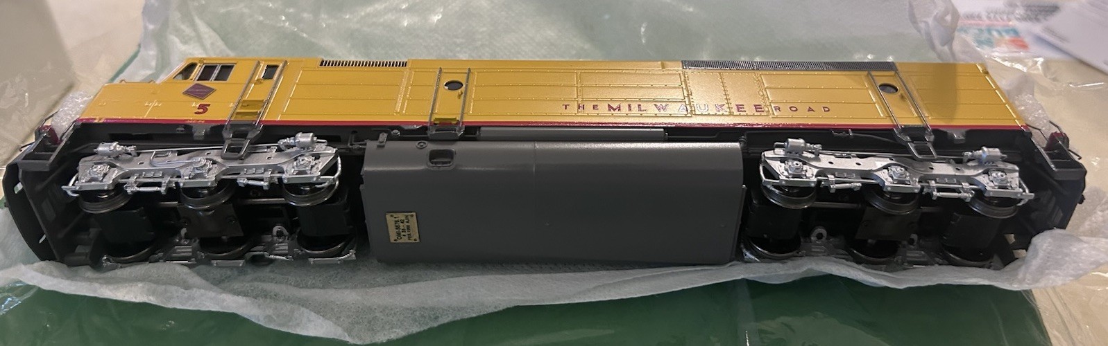HO Overland Models Brass OMI-5676.1 FP45 Milwaukee Road Yellow Gray #5 1969 Era