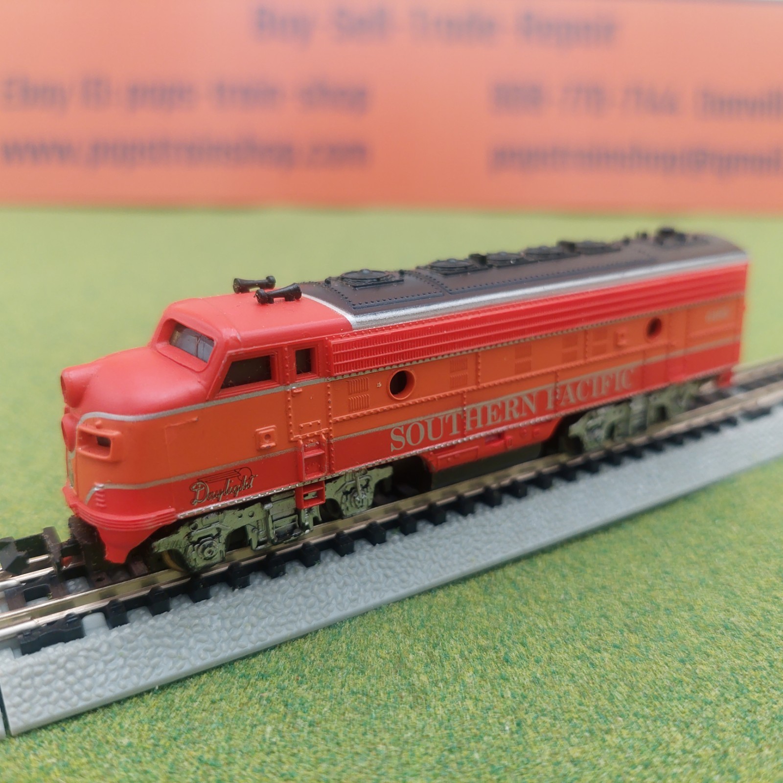 Life-Like ~ N-Scale #6405 Southern Pacific “Daylight Paint Scheme” F 7 Diesel