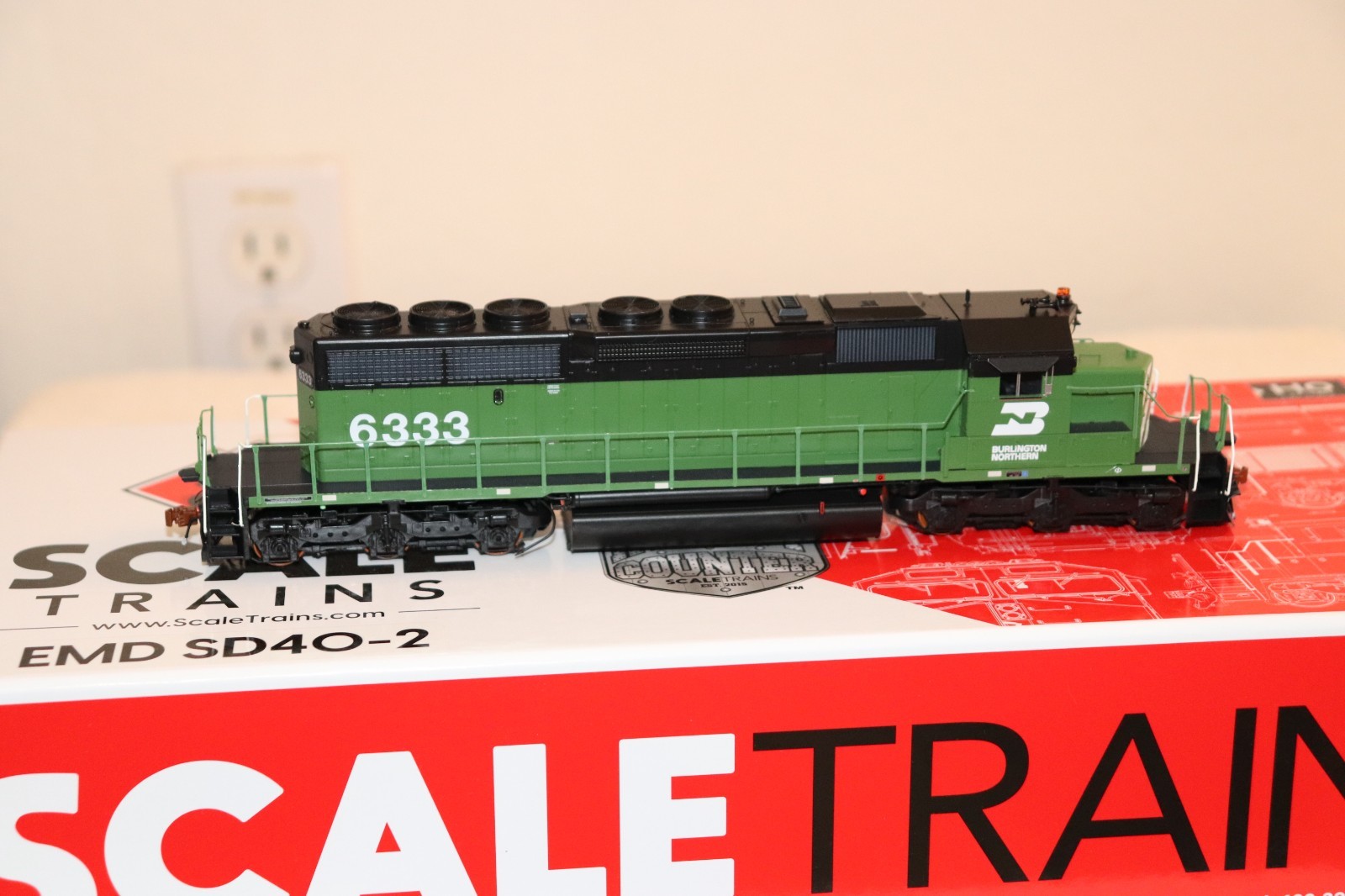 ScaleTrains Rivet Counter SXT38782 Burlington Northern BN SD40-2 #6333 DCC Ready