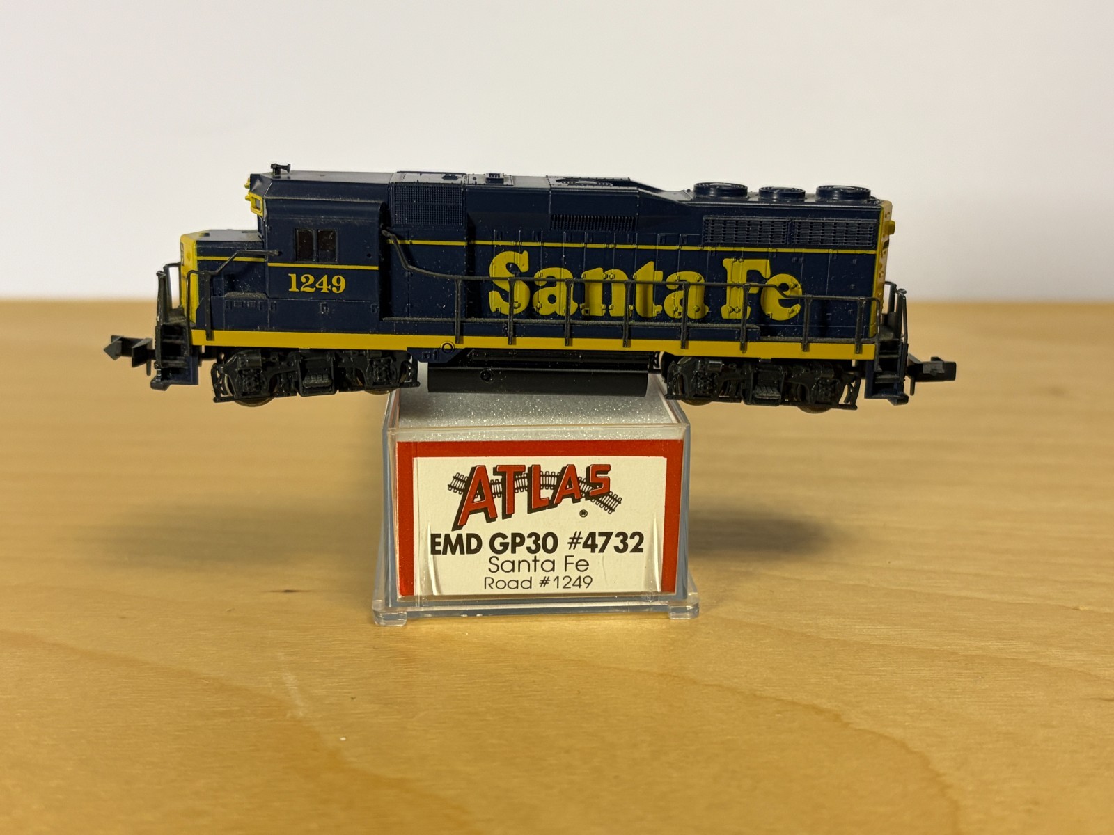 N Scale Atlas Santa Fe EMD GP30 #1249