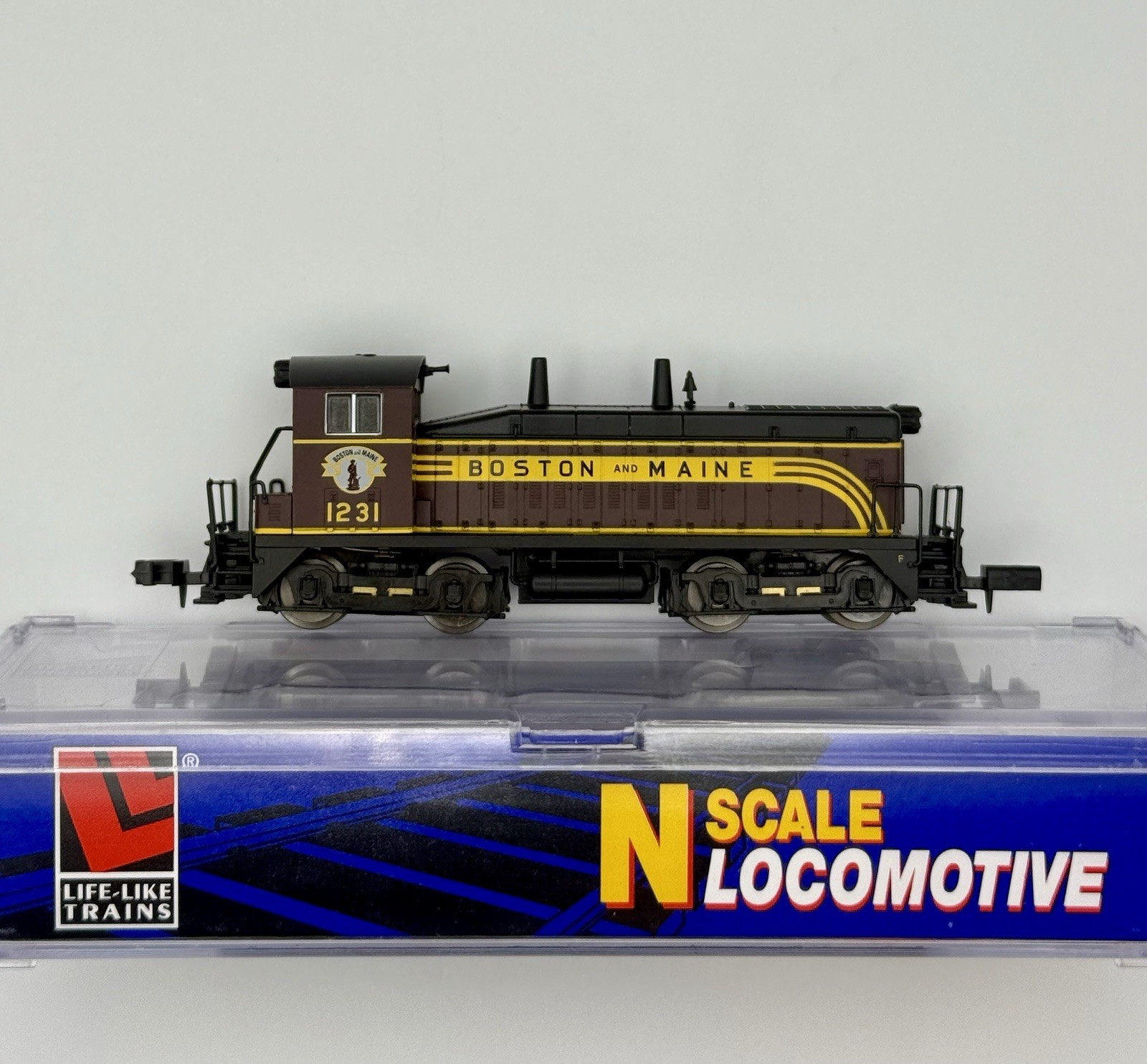 RARE NIOB N Life Like 7504 SW9/1200 Switcher Loco Boston & Maine #1231 Minutemen