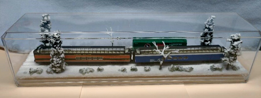 N SCALE 16″ DOUBLE-TRACK DISPLAY CASE -WINTER SNOW SCENE- FOR ANY N TRAINS