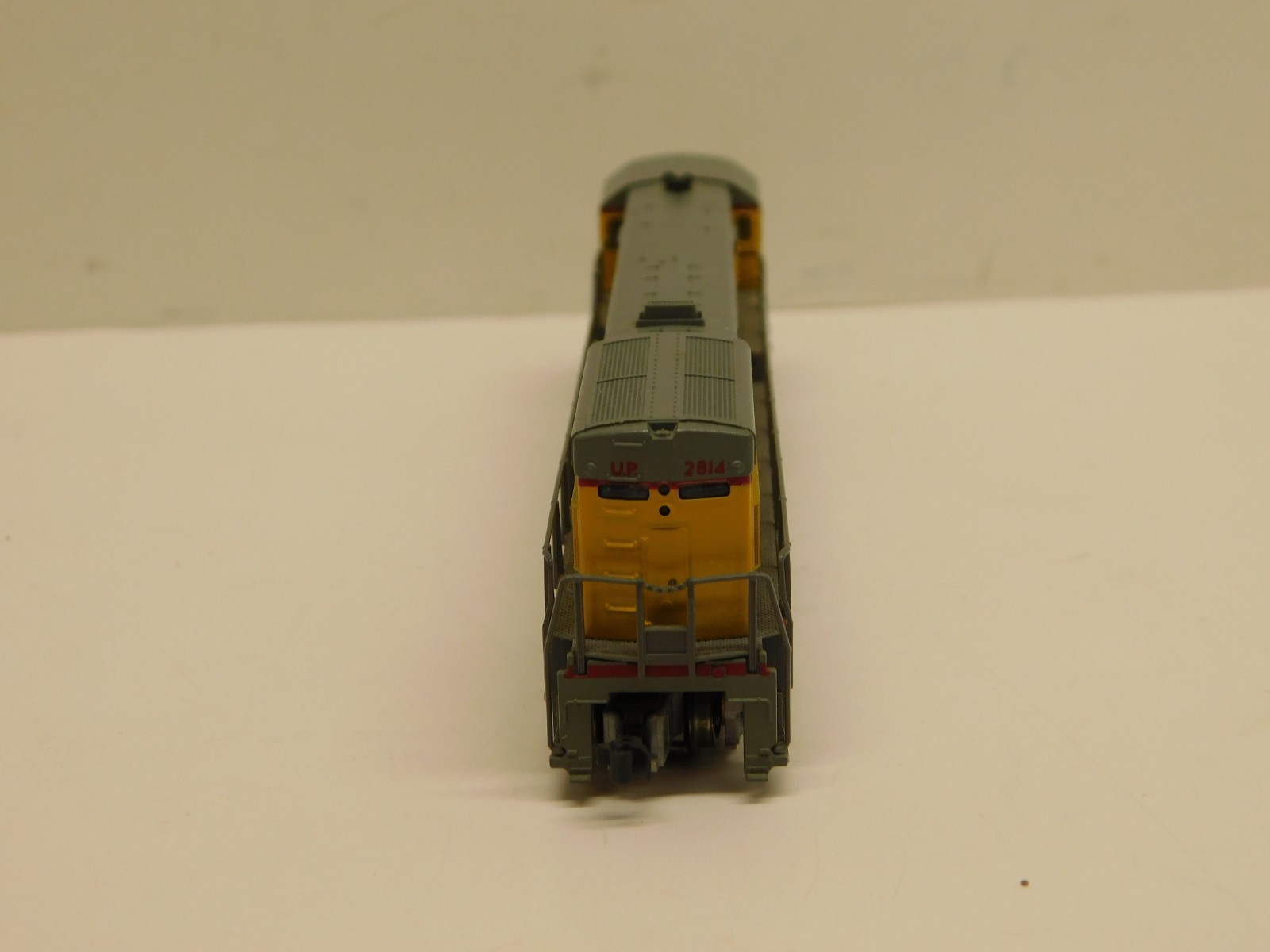 Kato N Scale 176-17B Union Pacific U30C Diesel Locomotive #2814