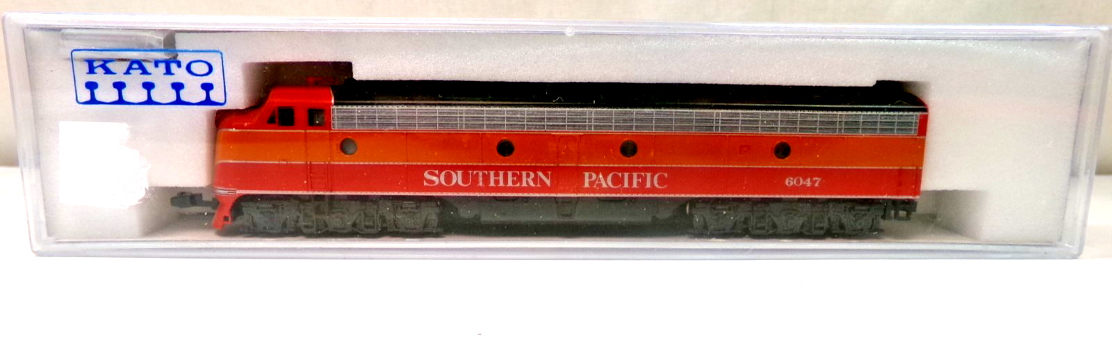 N scale Kato Southern Pacific E8/9 diesel engine in original box (lot 1248)