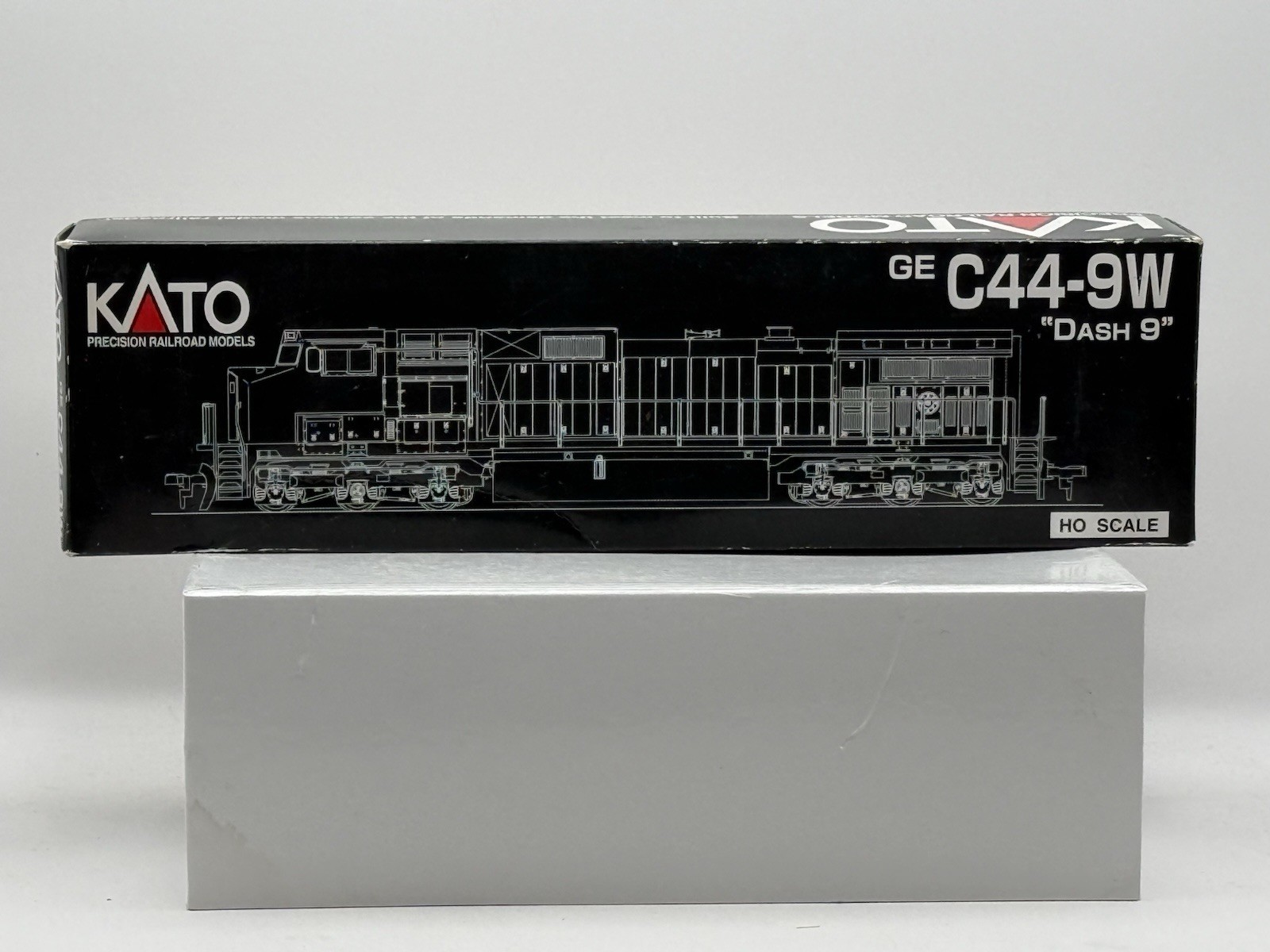 Kato HO Scale 37-1901 GE Dash 9 C44-9W BNSF #976 Locomotive w/ Box & Parts