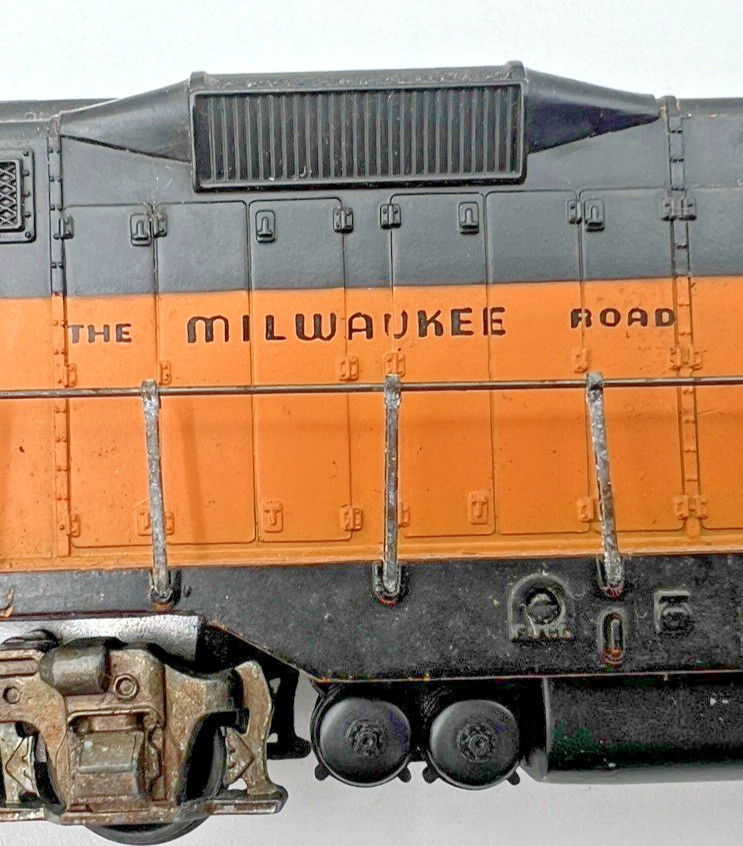 6 LOCOMOTIVES C.B. & Q 5601, BN 9987, MILWAUKEE RD, DURANGO 5628 + EXTRAS