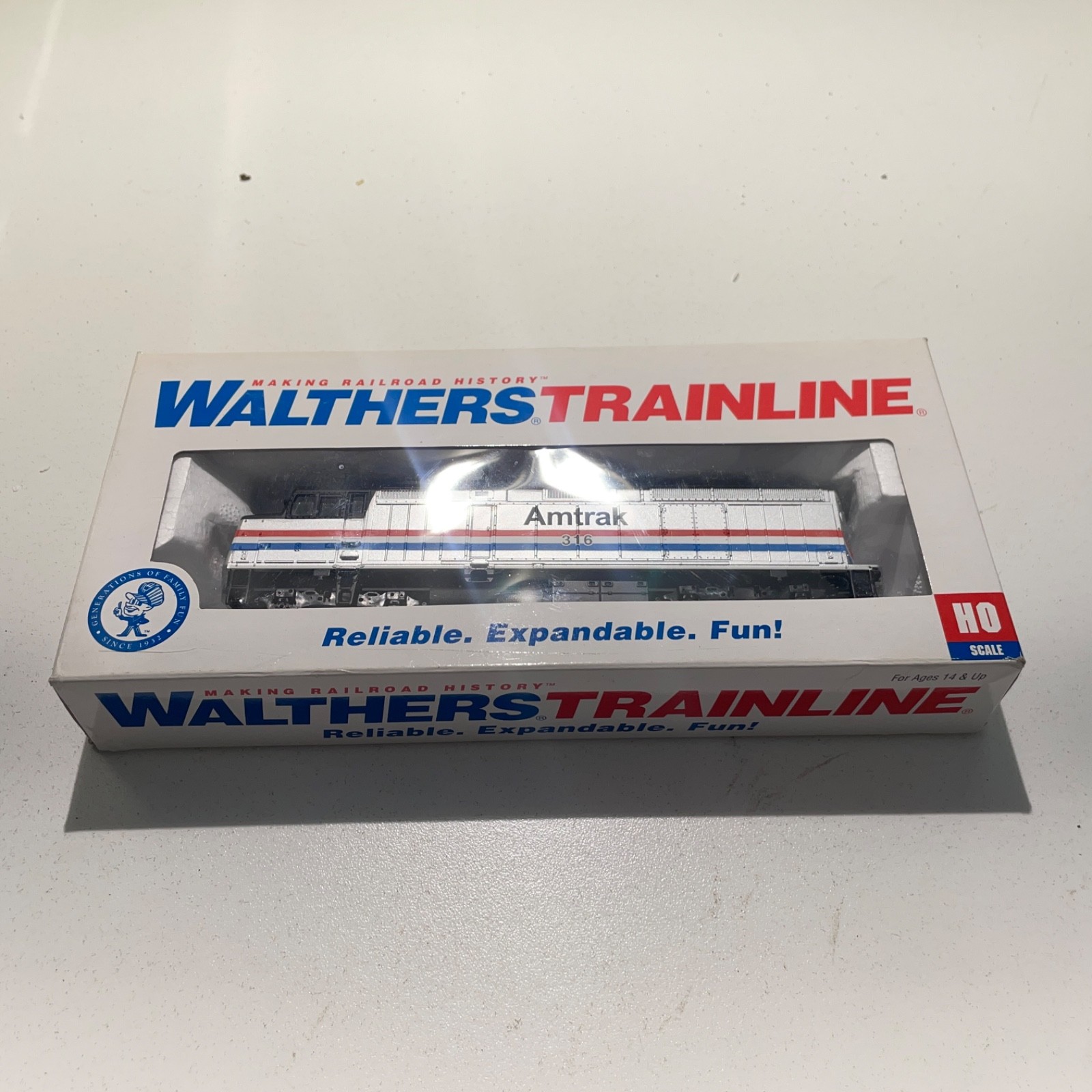 Walthers #931-342 HO Scale Amtrak #316 F40PH Phase III Locomotive Runs Boxed