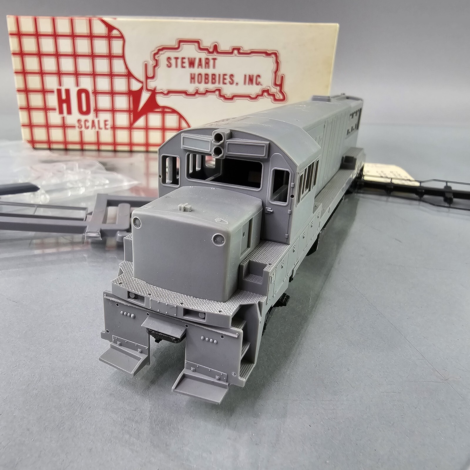 Stewart Hobbies HO GE U25B Powered Diesel Undecorated Train Kit 7000 Phase II