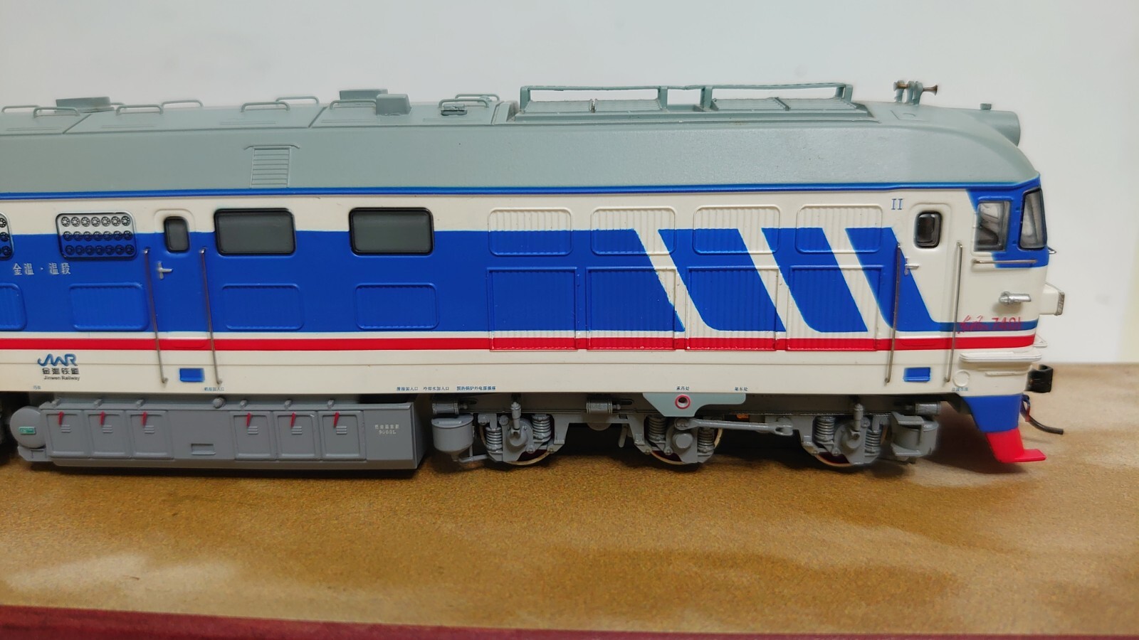 Bachmann China Railway DF4B Diesel Locomotive (#7401 JinWen) – HO scale
