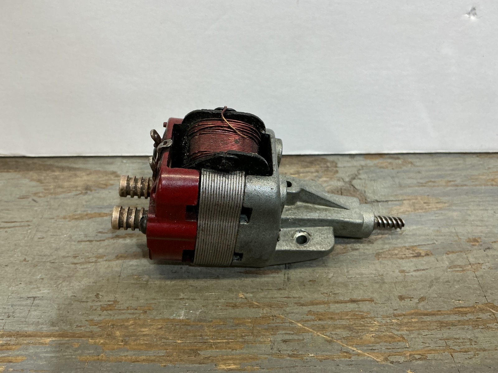 Vintage Lionel 2332 GG1 Loco, atomic motor with rare red brush plate