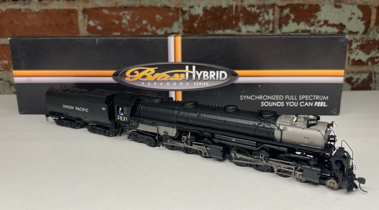 Broadway Limited 4804 Brass Hybrid UP Early Challenger #3821 Paragon4