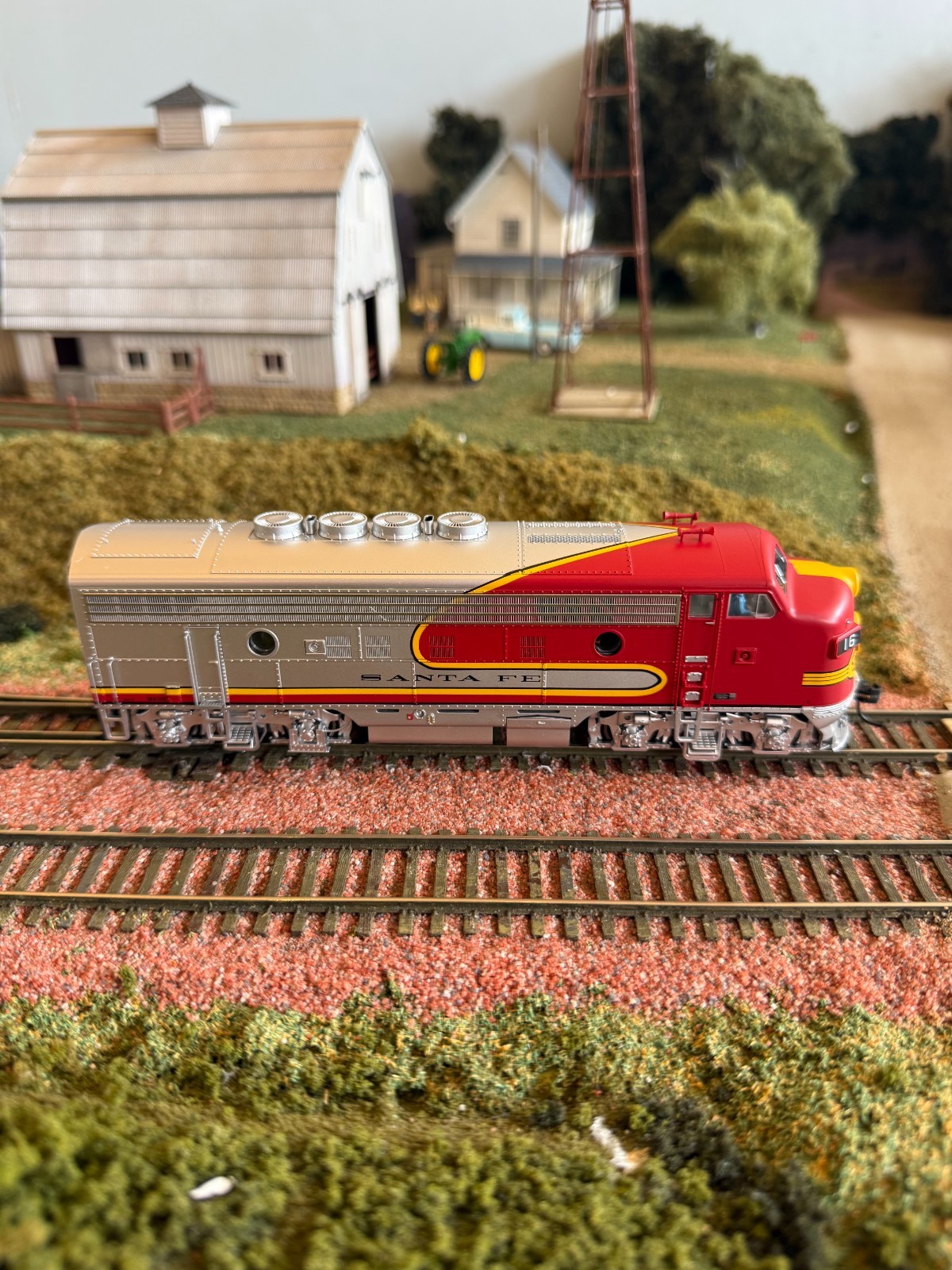 HO Walthers Proto 2000 Modernized F3A Santa Fe #16. Factory DCC/Sound. NIB