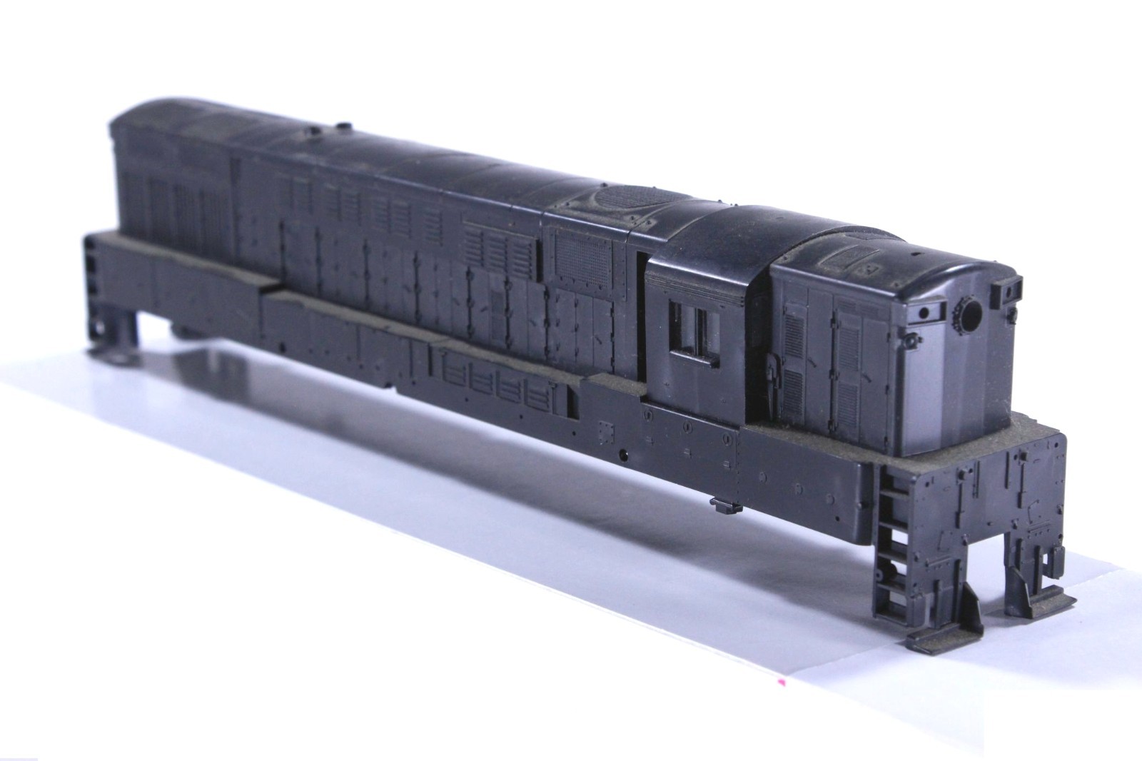 HO Athearn Std-Style Undecorated FM H-24-66 “Trainmaster” Shell +Horn Xlnt Cond