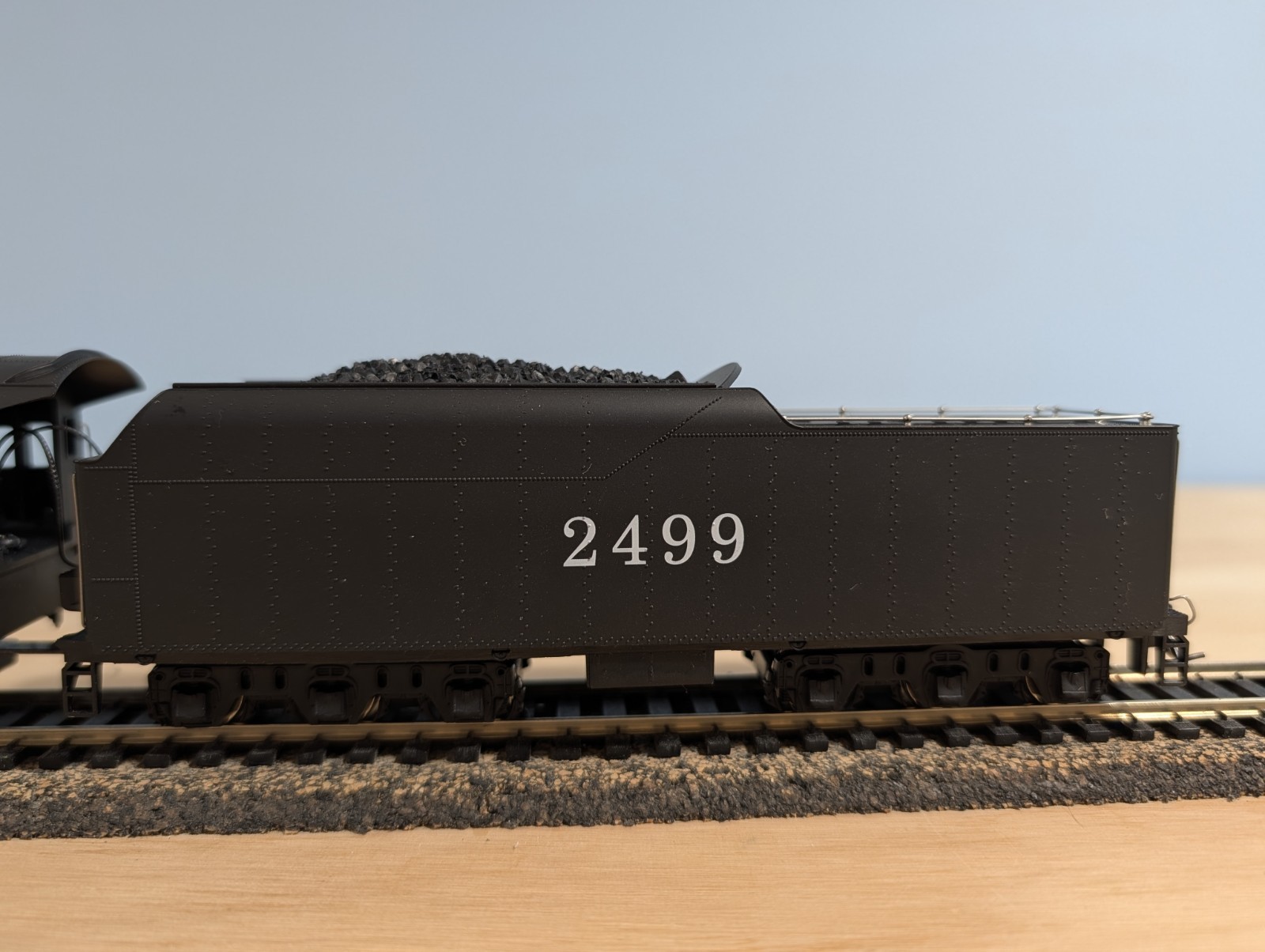 IHC #23010 HO Scale 4-6-4 Hudson Illinois Central IC #2499 Steam Locomotive