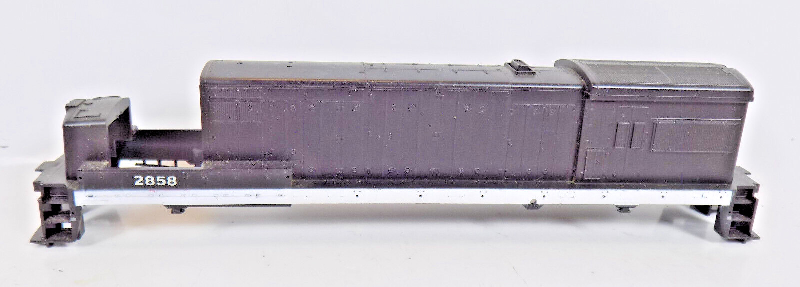 HO / UNBRANDED / DIESEL LOCOMOTIVE #2858 / CENTRAL / SHELL / PARTS