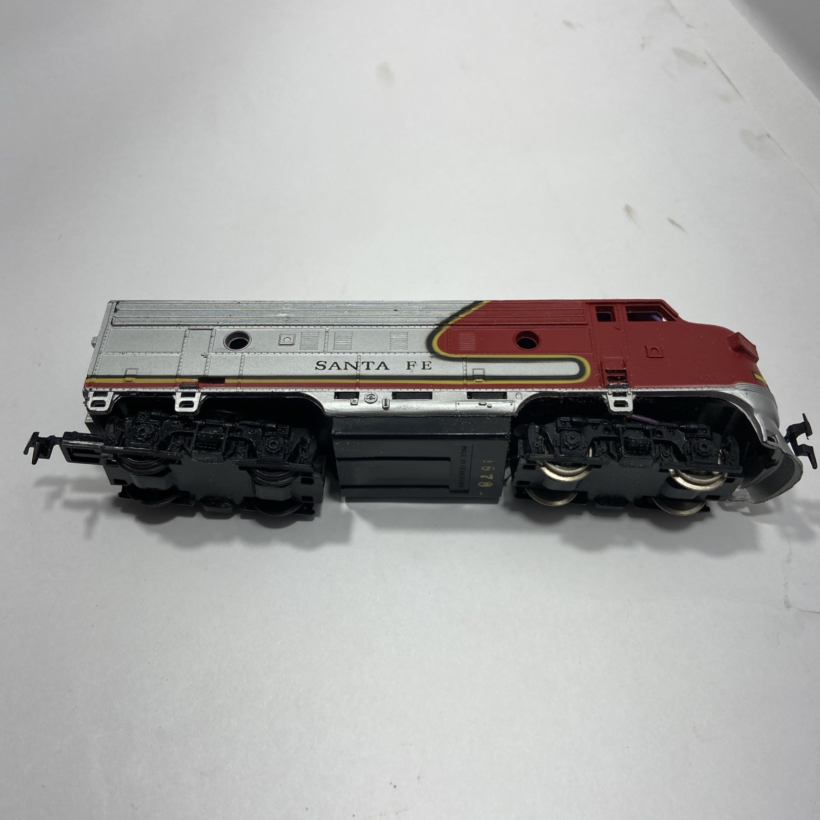 Life-Like Trains – Santa Fe Powered Locomotive – HO Scale 8689 F-7 LOCO SFE