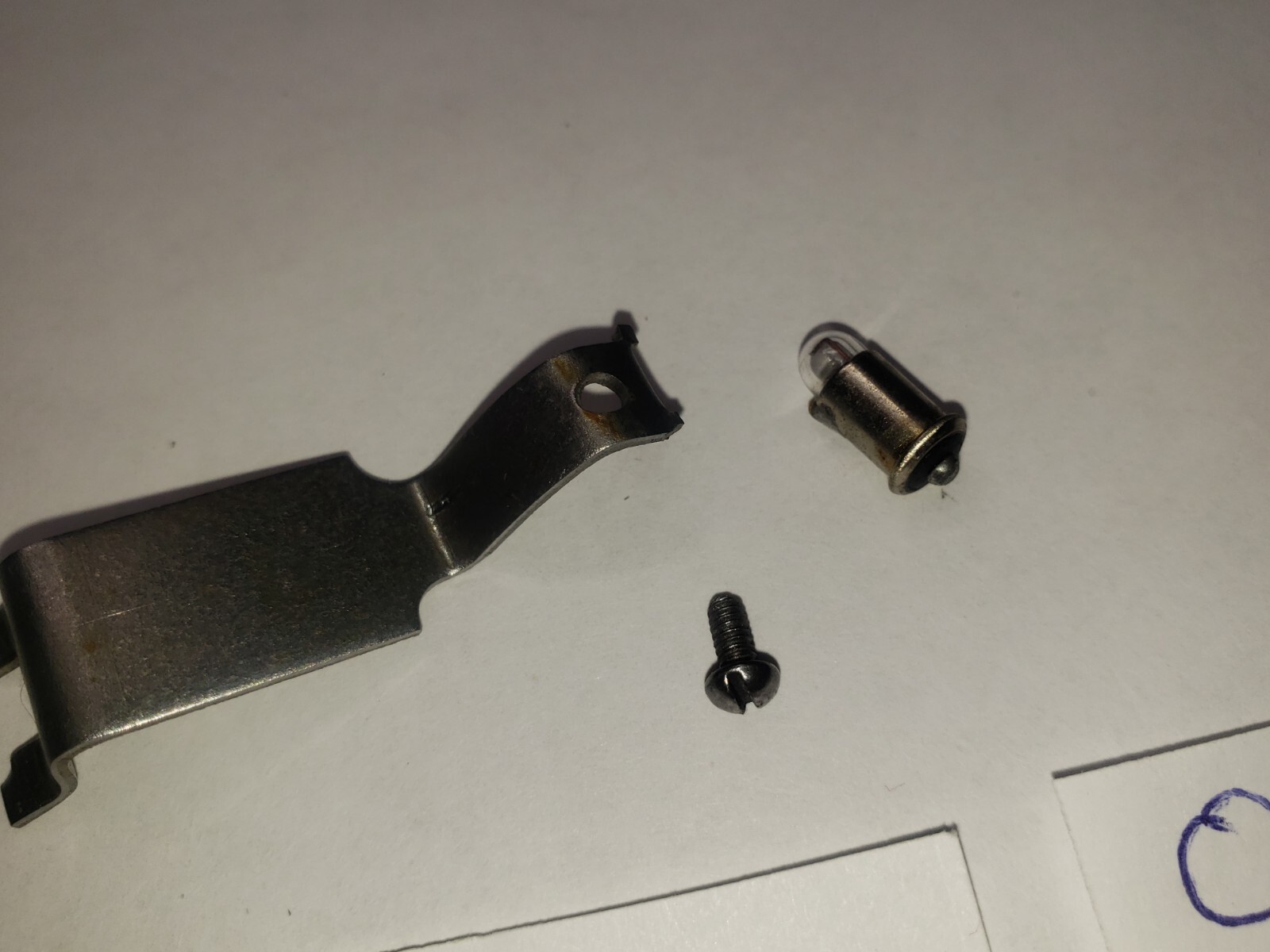 U33C HEADLIGHT ASSEMBLY BRACKET FROM ATHEARN BLUEBOX HO SCALE OLD STYLE CHASSIS