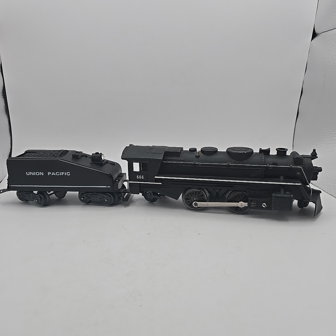 MARX 666 Postwar 2-4-2 Steam Locomotive Union Pacific Tender O Gauge Metal READ
