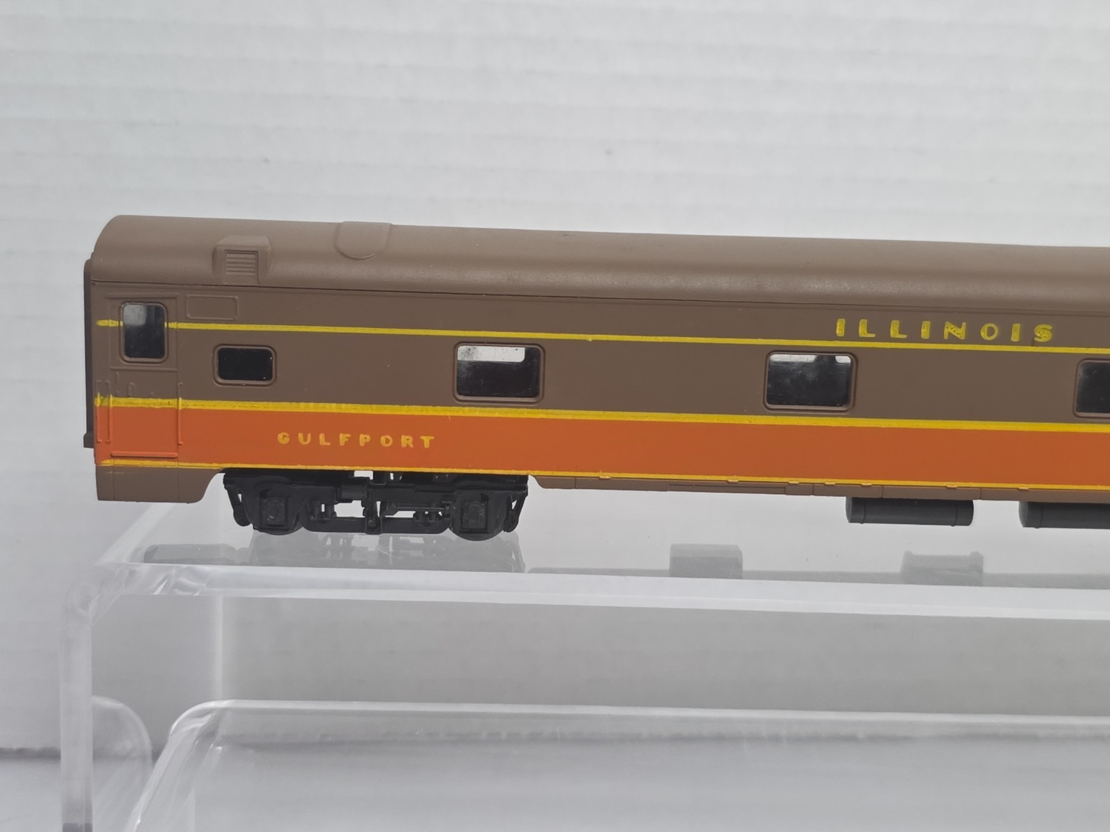 As Is Rivarossi Illinois Central Dummy GM E8 Diesel Loco Observation Car Read De