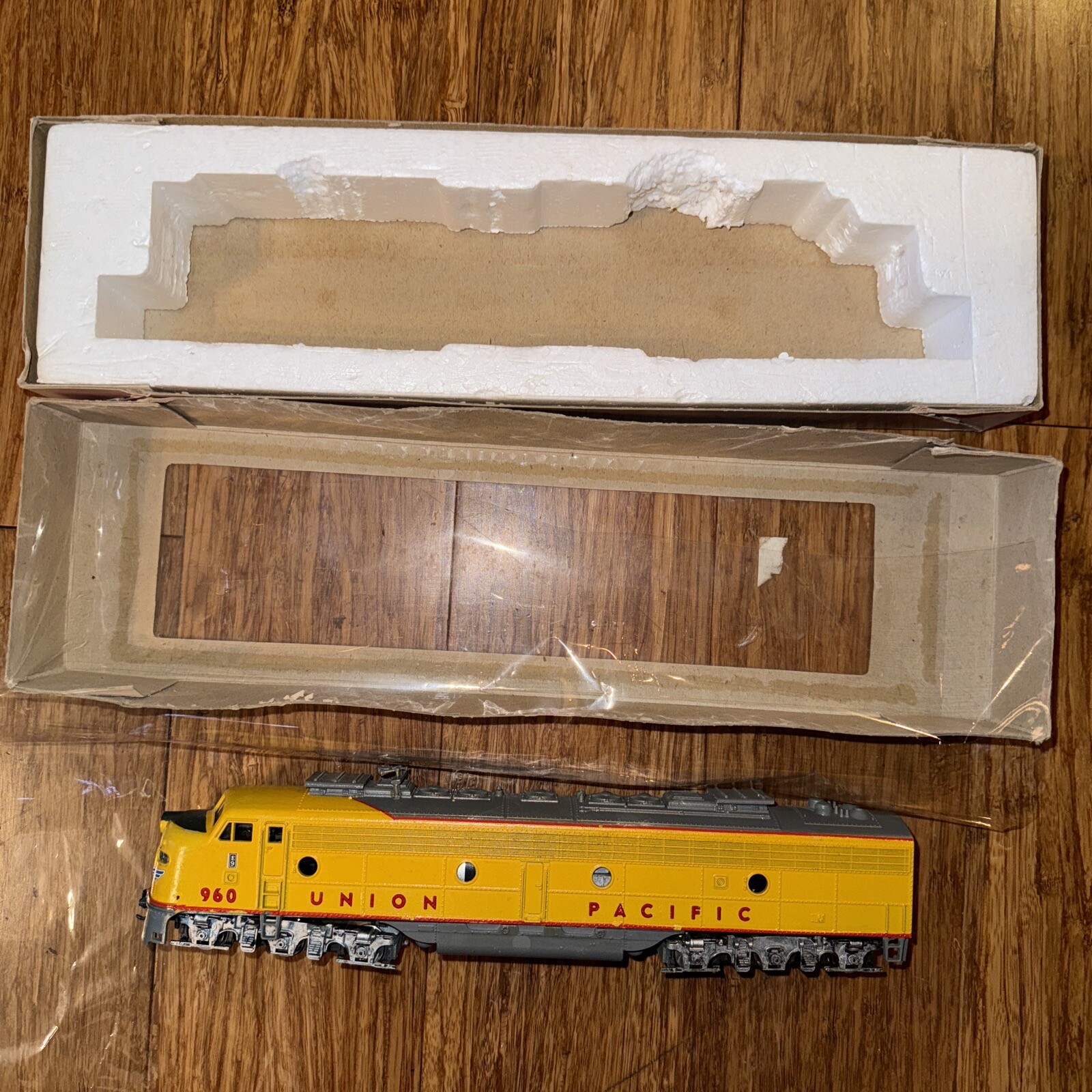 Union Pacific EMD E9A Diesel Locomotive Cab# 960 HO SCALE Power Podel