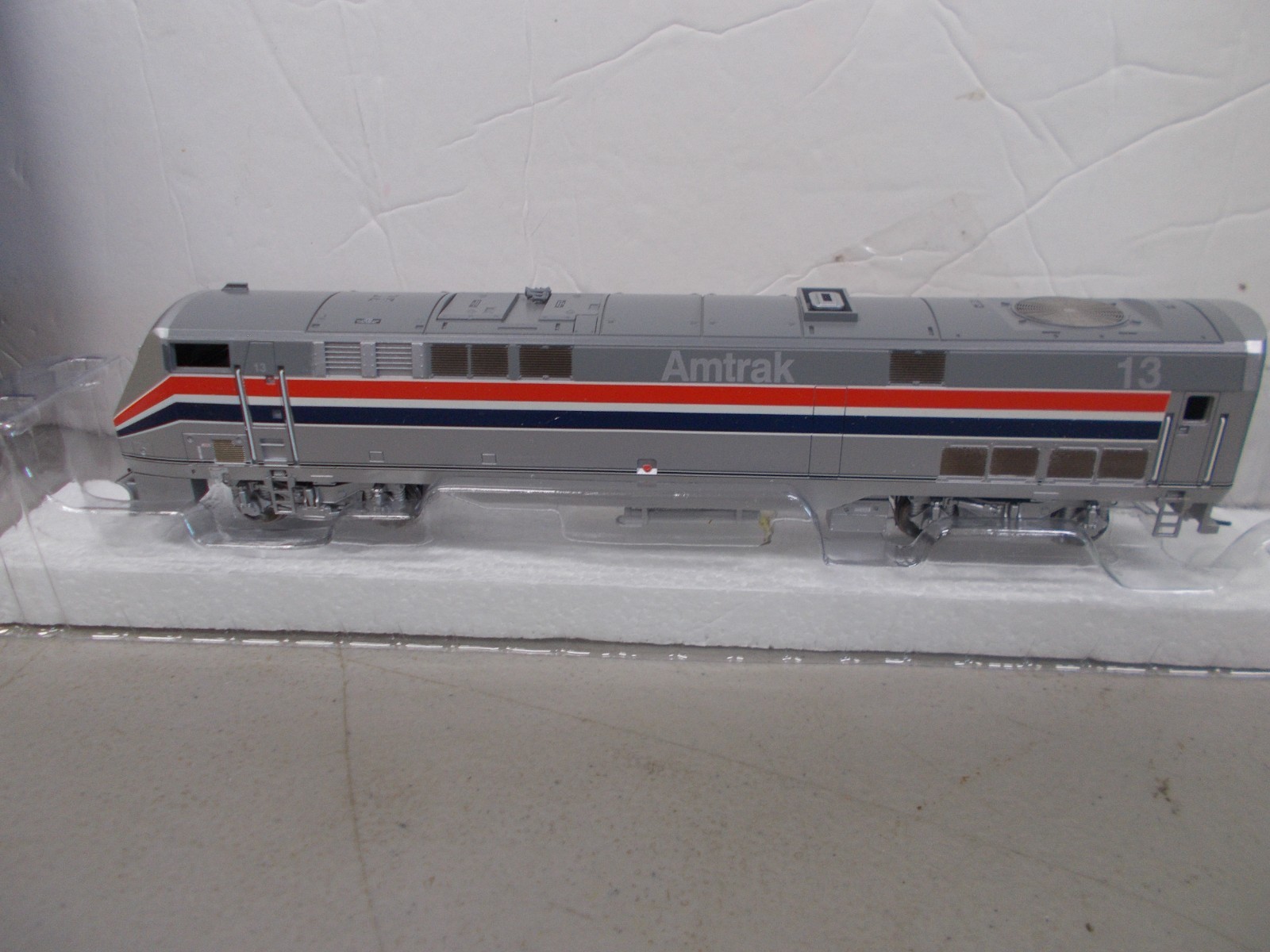 ATHEARN # 91573 ~ AMTRAK P-42 LOCOMOTIVE # 13~DCC PLUG ~HO SCALE