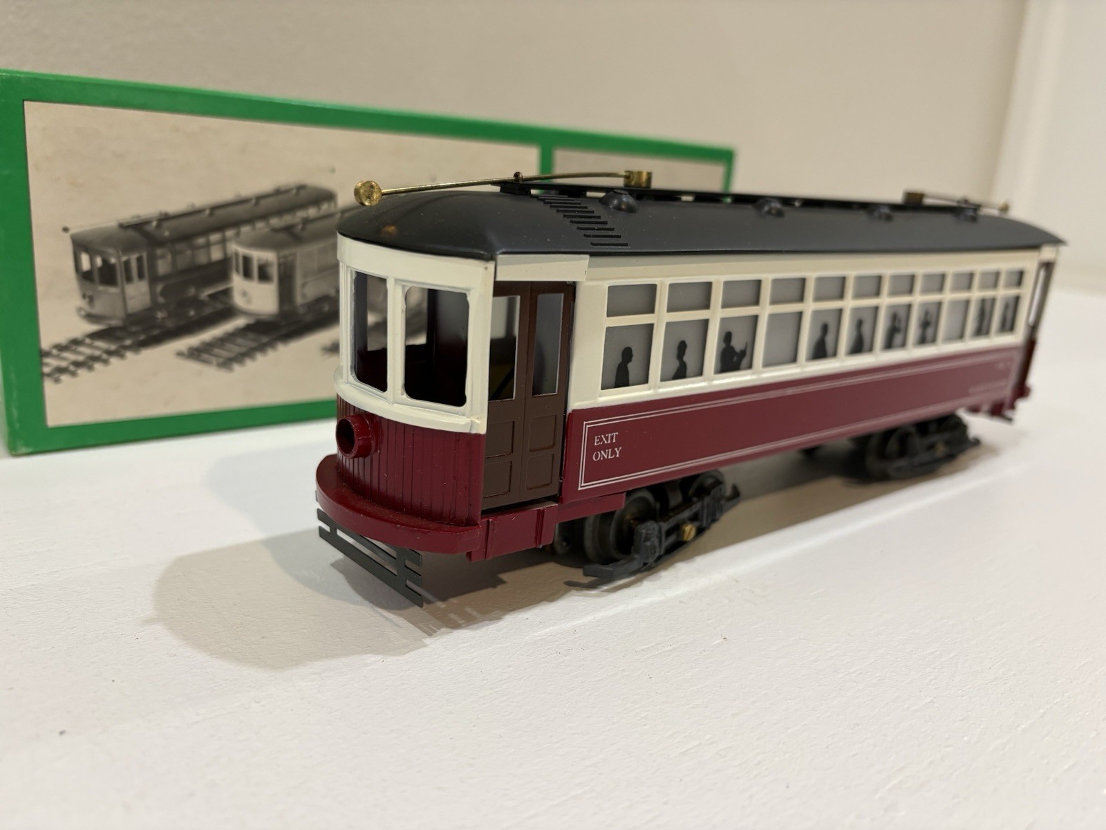 Bowser BRİLL TROLLEY Red & Cream AC Power – 3 Rail #551-50129